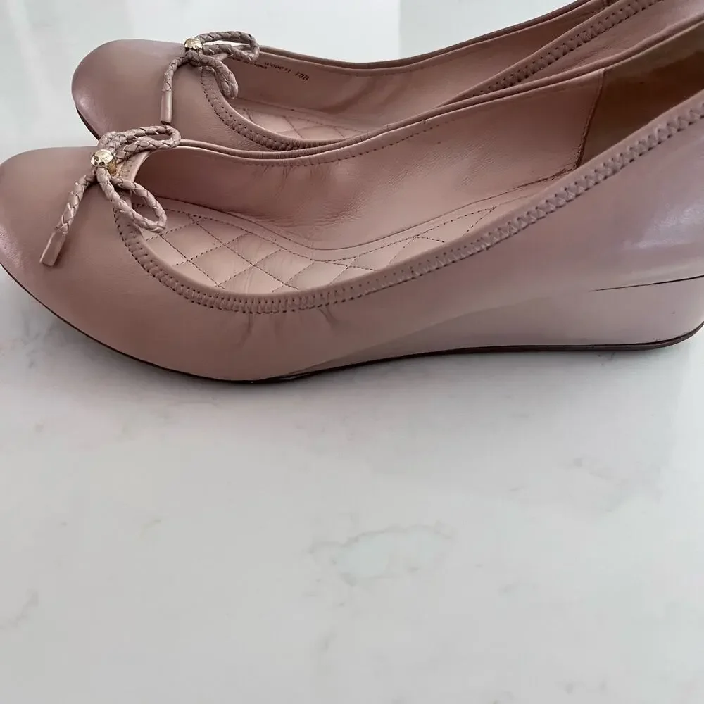 Cole Haan Women's Tali Grand Lace Wedge Pump 40mm, Maple Sugar